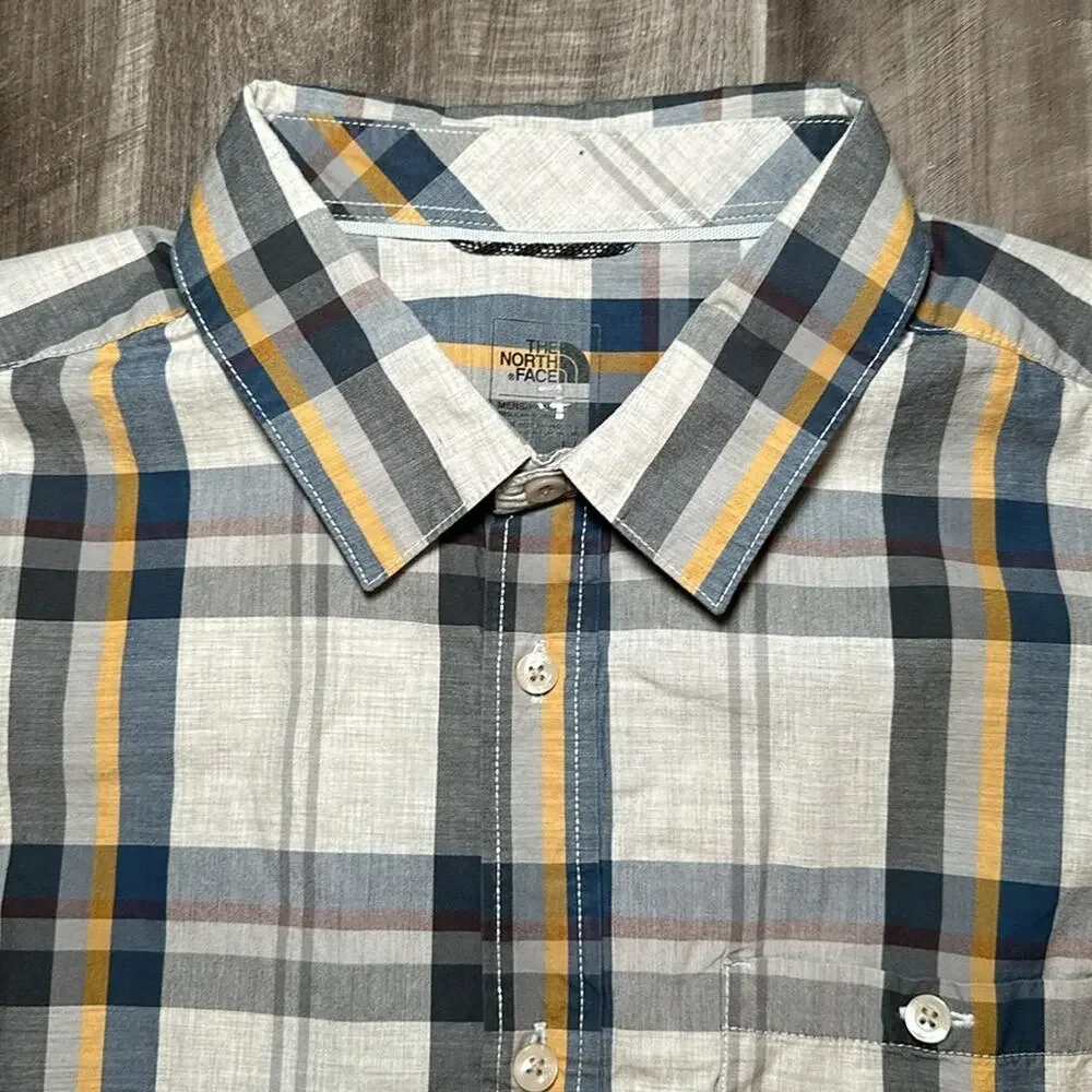 The North Face Long Sleeve Button Down Shirt - Large